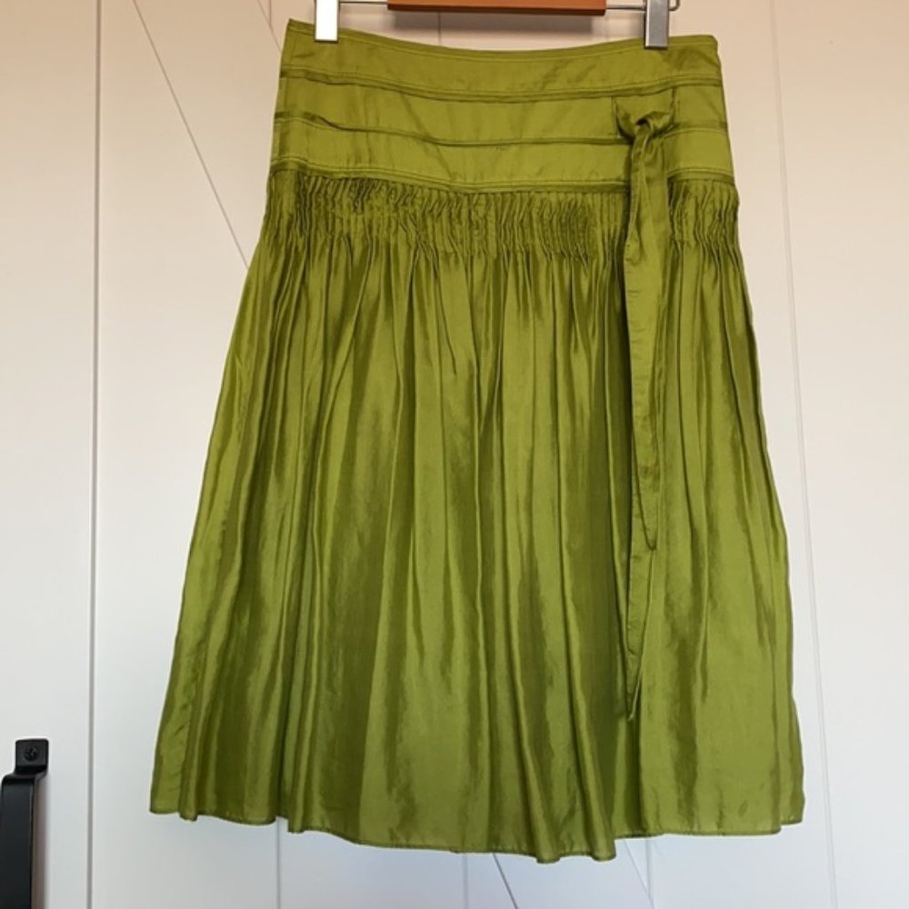 Hugo Boss vibrant green pleated lined skirt